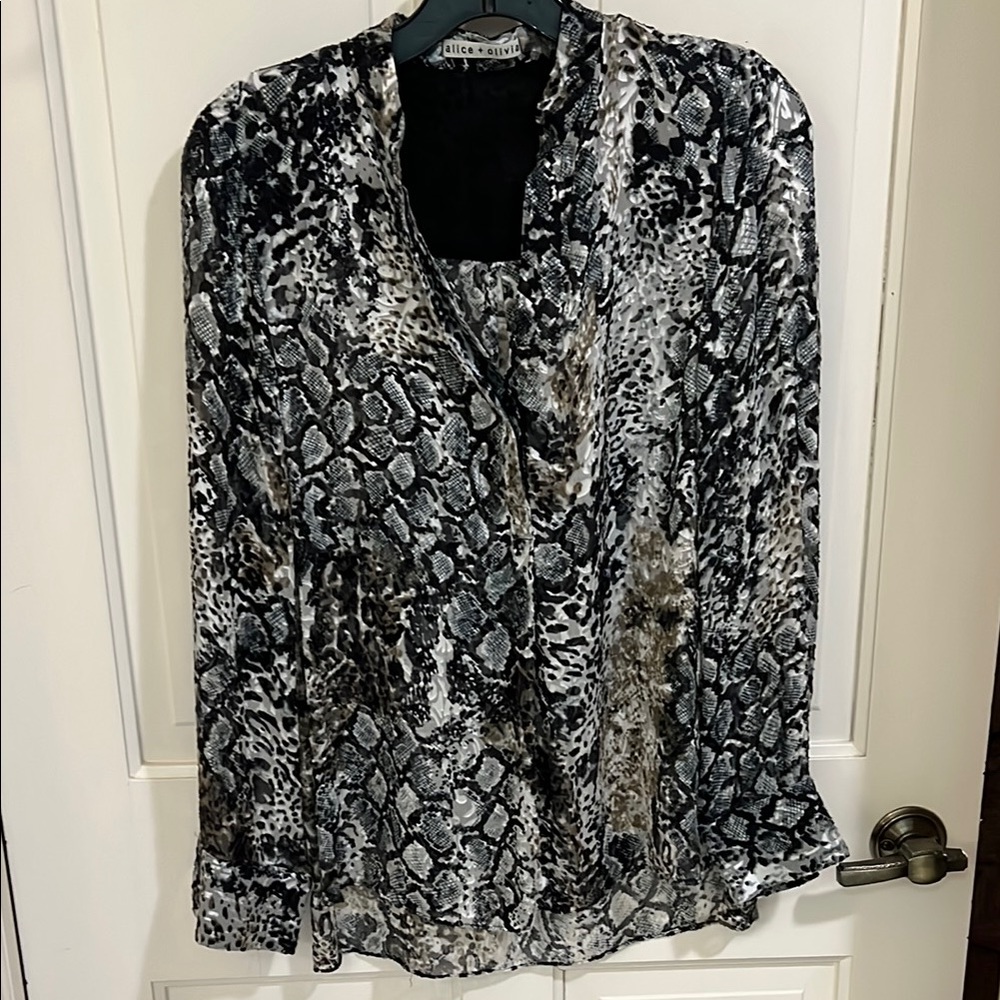 Alice + Olivia Black and White Graphic Long Sleeve Blouse